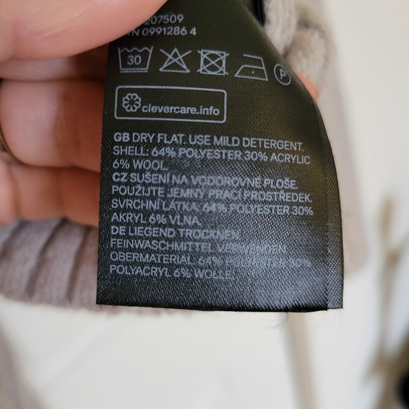 H&M beige turtleneck sweater - Picture 8 of 8